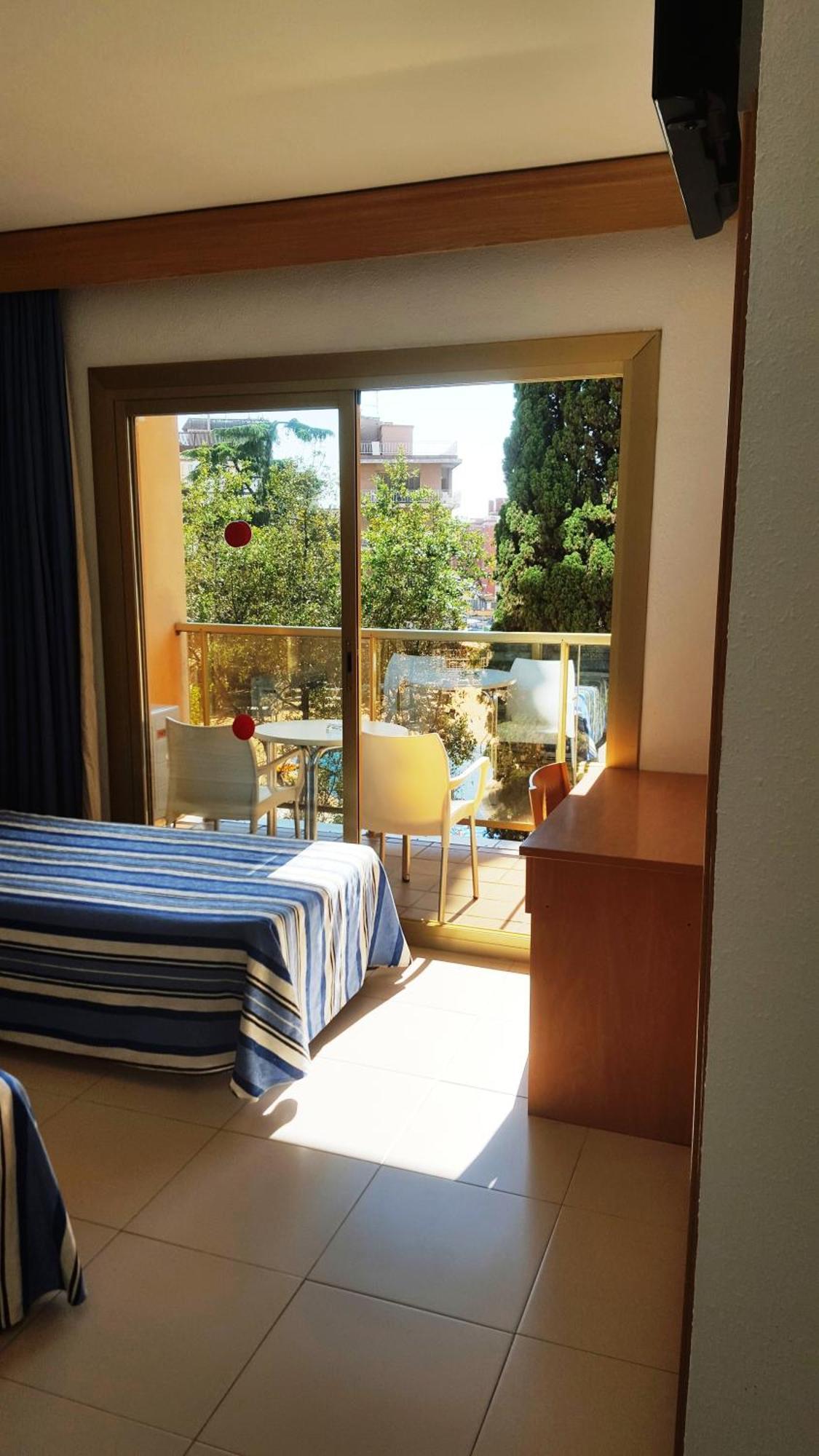 Hotel Bon Repos Calella Ruang foto